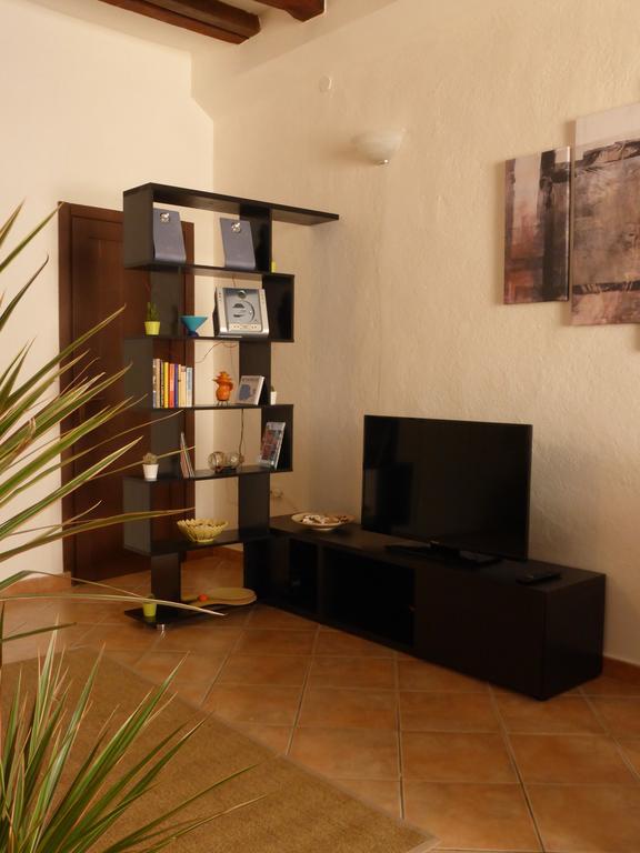 Old Town Apartment *